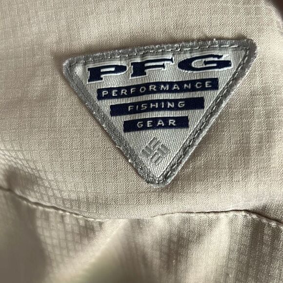 Columbia Man’s Khaki Short Sleeve Fishing Shirt Large - Picture 4 of 5